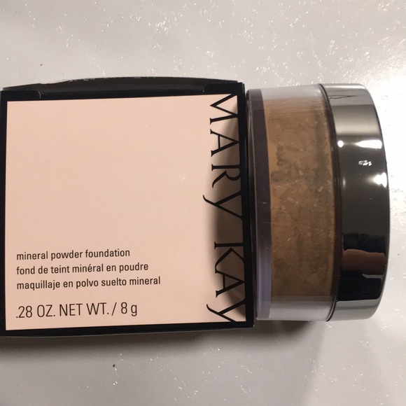 Mary Kay Mineral Foundation - Picture 1 of 2